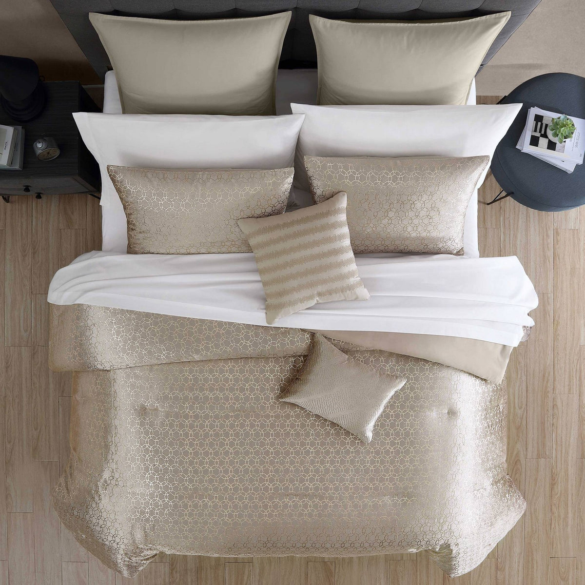 Hallmart Collectibles 12pc Queen Harlan Bedding Set Gold