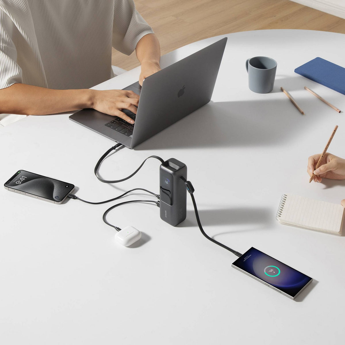 Anker Power Bank 25K 165W Built-In and Retractable Cable: Charges 4 Devices Simultaneously