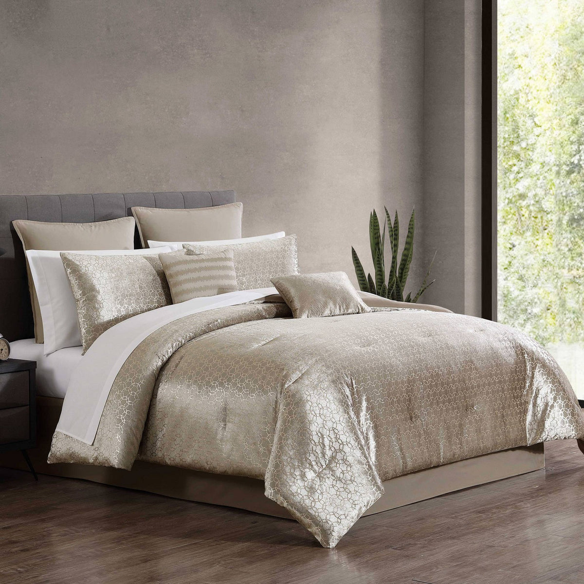 Hallmart Collectibles 12pc Queen Harlan Bedding Set Gold