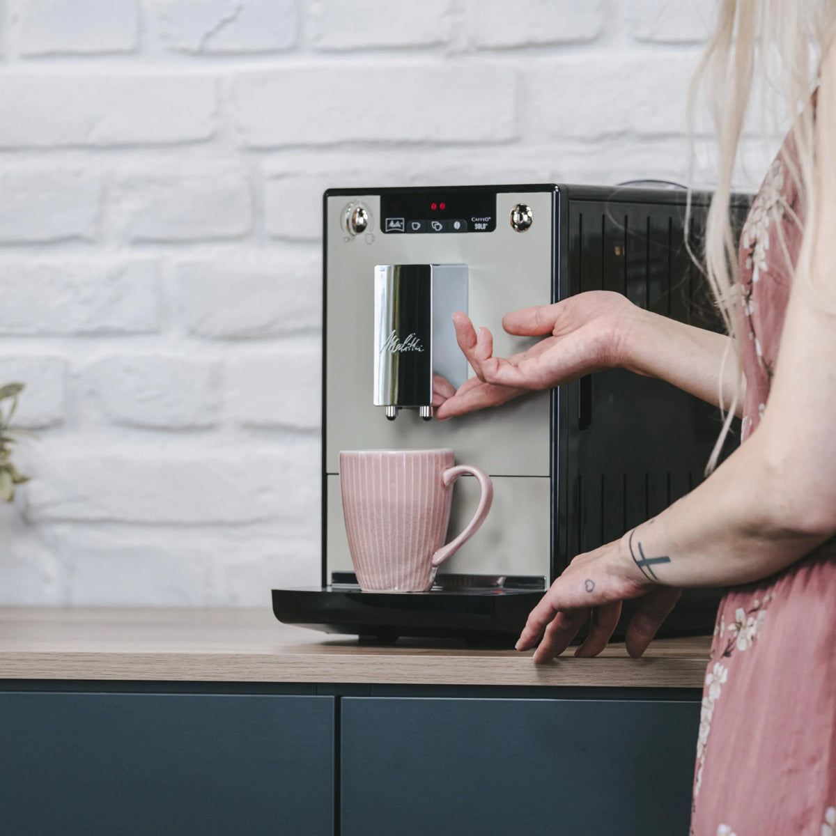 2026 Melitta Solo Sandy Grey, Grain Coffee Machine with Grinder and Aroma Extraction System, LED Display, Mode 1 to 2 Cups, E