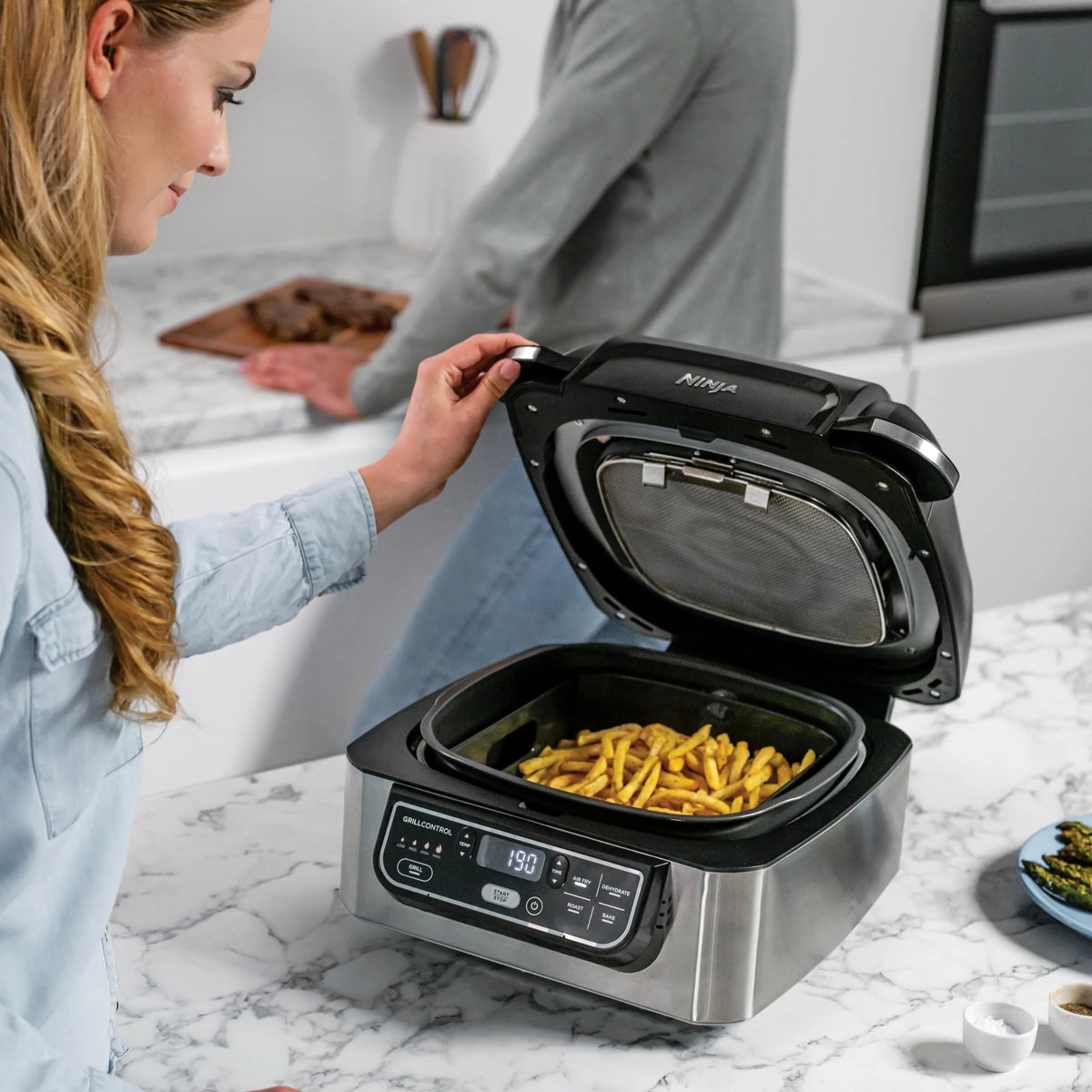 2026 Ninja Foodi Grill & Air Fryer, 5.7L, 5 Cooking Functions (Black/Silver)